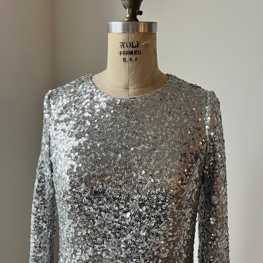 H&M Silver Sequin Mini Dress – Long Sleeve – Stretch – Back Zip – Size Small